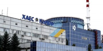 “Добре сплановані удари”: росіяни атакували підстанції двох українських АЕС, — Сибіга