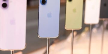 Чому базовий iPhone 17 кращий, ніж Pro-версії минулих років: експерти пояснюють, як зекономити