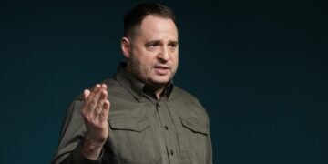 Єрмак після звільнення з ОП зібрався на фронт, – New York Post