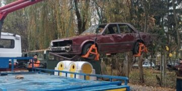 Роки стояли без руху: у Львові прибрали чергові покинуті машини