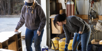 Стара шафа зберігала таємницю майже 80 років: дівчина знайшла реліквію часів Другої світової