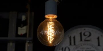 Завтра у всіх областях України планують вимикати світло