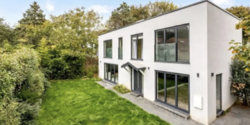 Сусіди домоглися свого: елітну віллу зобов’язали знести через “таємний” підвал (фото)