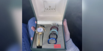 Жінка ризикнула купити годинник у секонд-хенді, а потім дізналася його реальну вартість