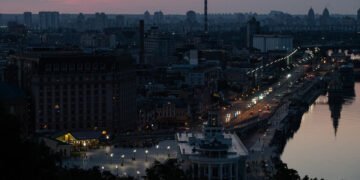 Графіки відключення у Києві: коли до них можуть повернутися та від чого це залежить, — YASNO