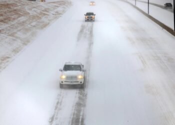 Оголошено надзвичайний стан: у США вирує потужний зимовий шторм, відомо про перших жертв негоди (фото)