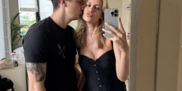 Наречений Лесі Нікітюк показав їхнє спільне фото та мило пожартував