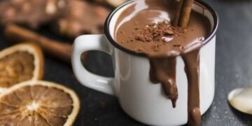 Зимове тепло в чашці: які напої зігрівають і як їх приготувати