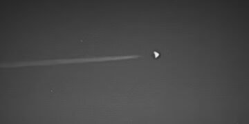 НЛО над Зоною 51: у США помітили загадковий трикутний літальний апарат (відео)