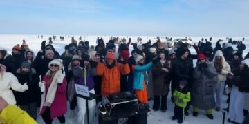 “Фарс на Титаніку”: у мережі розгорілися суперечки з приводу ролика з танцями в Києві (відео)