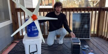 Сонячні панелі проти вітрогенераторів: тестування показало, що краще добуває енергію