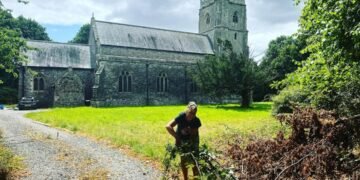 Пара перетворила церкву XII століття на будинок: під підлогою чекала моторошна знахідка (фото)