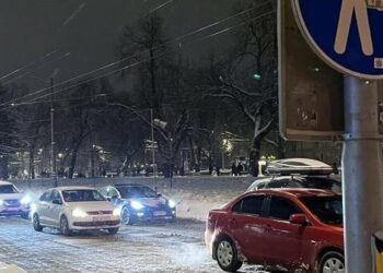 Крижаний дощ у Львові: проспект Свободи вирішили не перекривати