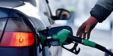 Як не заглохнути в морози: аналітик вказав на важливу деталь під час заправки на АЗС