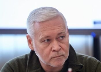 Російський БпЛА влучив у багатоповерхівку поблизу ТЦ – мер Харкова