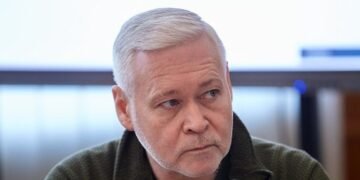 Російський БпЛА влучив у багатоповерхівку поблизу ТЦ – мер Харкова