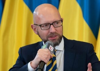 РФ веде фіктивні переговори і не готова укладати мирну угоду – Яценюк про зустріч в ОАЕ