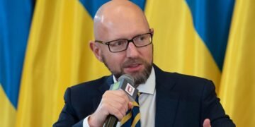 РФ веде фіктивні переговори і не готова укладати мирну угоду – Яценюк про зустріч в ОАЕ