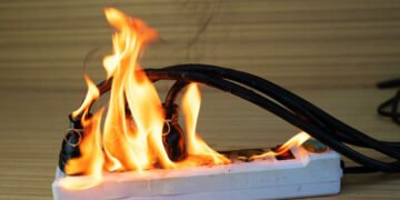 Названо 8 приладів, які категорично не можна підключати до подовжувача