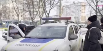 “Не знали, чи доживуть до ранку”: мешканці Троєщини 5 днів замерзали без опалення та світла (відео)