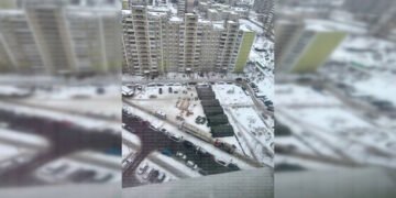 У Києві на Троєщині масово встановлюють пункти ночівлі громадян, — соцмережі (фото)