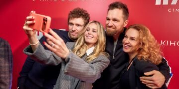 Катя Кузнєцова, Віра Брежнєва і KAZKA: як пройшла зіркова прем’єра фільму “Ну мам” (репортаж)