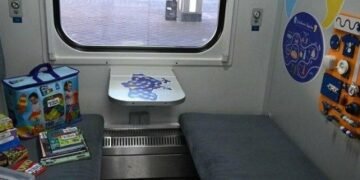 На станціях Львівщини почали працювати «Вагони незламності»