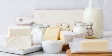 В Україні раптово впали ціни на молоко: як тепер відрізняється вартість сортів