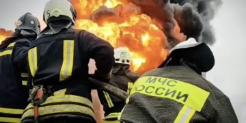 У російському Саратові другу добу горить НПЗ після удару дронів