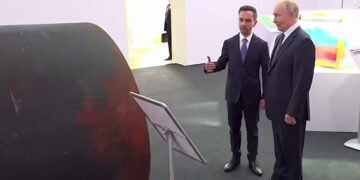 “Кожен може залізти”: Путіну показали трубу з Суджі, по якій росіяни потрапили в місто (відео)
