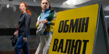 Обмінники змінять курс долара перед Великоднем: чого чекати від валютного ринку 6-12 квітня