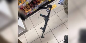 “Не Калашников і не зброя з війни”: Карась розкрив, чим був озброєний стрілець у Києві (відео)