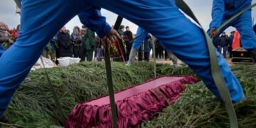 Економіка смерті: у РФ доходи від похоронного бізнесу зрівнялися з видобутком золота