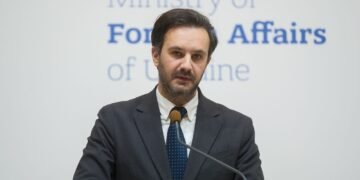 Україна та ЄС готують санкційний удар по “тіньовому зерновому флоту” Росії