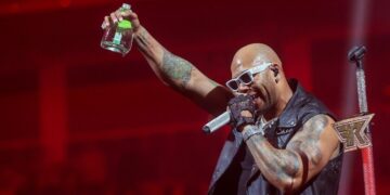 Репер Flo Rida зізнався у “любові” до Москви після зустрічі з ведмедями та балалайками (відео)
