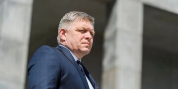 Фіцо: якщо Зеленський зацікавлений у зустрічі – має подзвонити путіну
