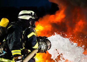 Атака на Київ: обвалилася частина будинку, під завалами можуть бути люди