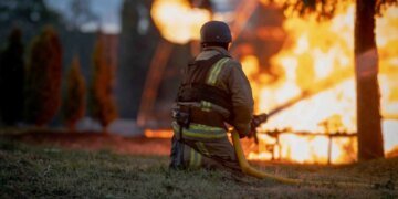 росіяни масовано атакували Шостку та вдарили дроном по АЗС у Сумах – ДСНС
