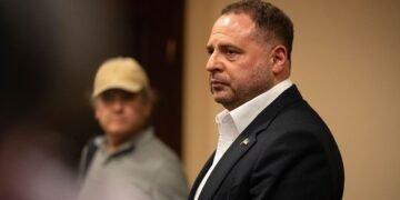 Єрмаку продовжують обирати запобіжний захід: що відбувається в суді