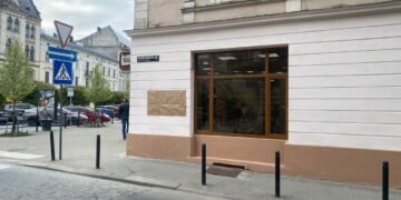 У Львові викрали меморіальну таблицю Джохару Дудаєву: поліція затримала підозрюваних
