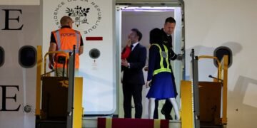 Ляпас Макрону від дружини: причиною гніву першої леді могла стати відома актриса, — журналіст