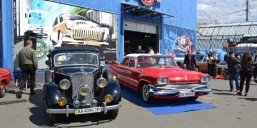 Великі “американці” та вінтажні Mercedes: які авто показали на фестивалі Old Car Land (фото)