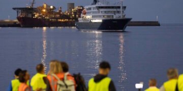 Небезпечний хантавірус на лайнері: Іспанія почала евакуацію потенційно заражених пасажирів (відео)