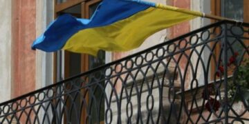 Негода у Львові: мешканців закликають бути обережними через сильний вітер