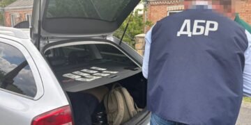 До 15 тисяч доларів за втечу з армії: ДБР викрило масштабну схему дезертирства
