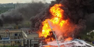 Паливний колапс у росії вже почався – удари по НПЗ б’ють по армії, транспорту і кишенях росіян – енергетичний експерт