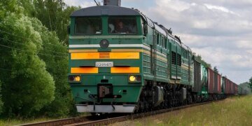 Кабмін передасть "Укрзалізниці" три арештовані тепловози Білоруської залізниці