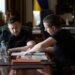 У Криму поглиблюється паливна та логістична криза через удари по російській нафтопереробці – Зеленський