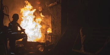 11 людей постраждали від ударів російських КАБів по інфраструктурі Сум