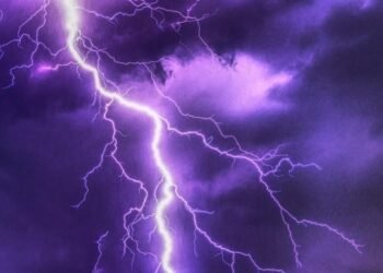 У Львові блискавка влучила у 6-річну дівчинку: дитина в реанімації